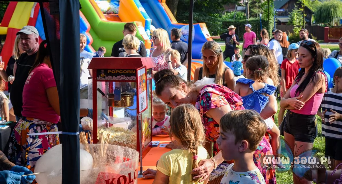 Życie miasta, Piknik Rodzinny Łączący Pokolenia Jeleniu zakończenie wakacji - zdjęcie, fotografia