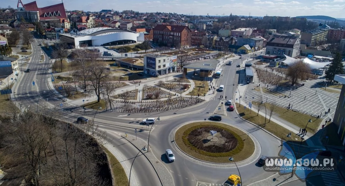Życie miasta, zarabiają mieszkańcy Jaworzna Średnia przekroczyła - zdjęcie, fotografia