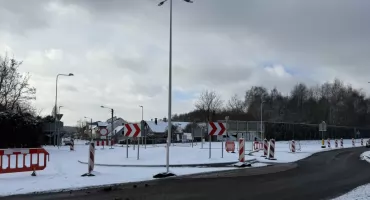 Nowe rondo na DK79 już stoi, ale kierowcy wciąż czekają na pełne otwarcie