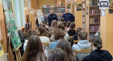 Policjanci rozmawiali z młodzieżą o zagrożeniach online