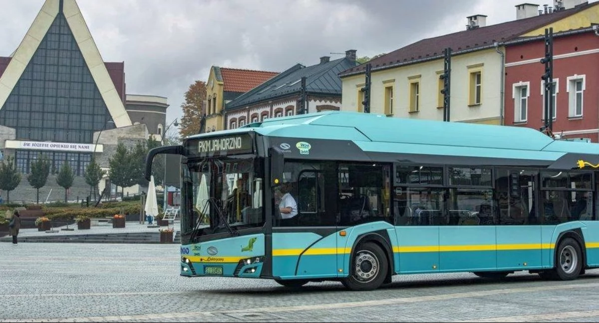 Życie miasta, Utrudnienia kursowaniu autobusów powodu Pologne - zdjęcie, fotografia