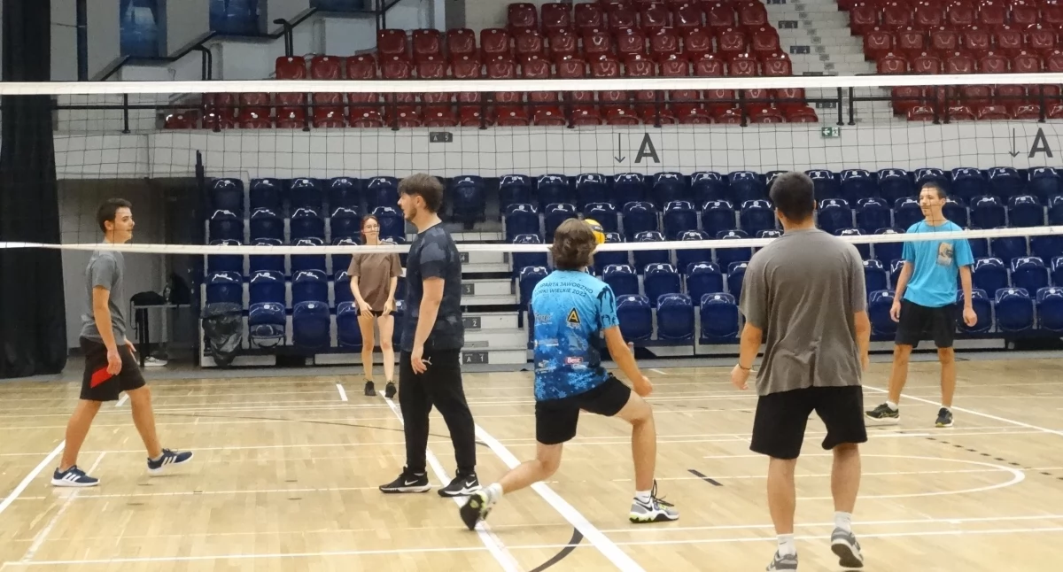 Wakacje na sportowo w hali widowiskowo-sportowej