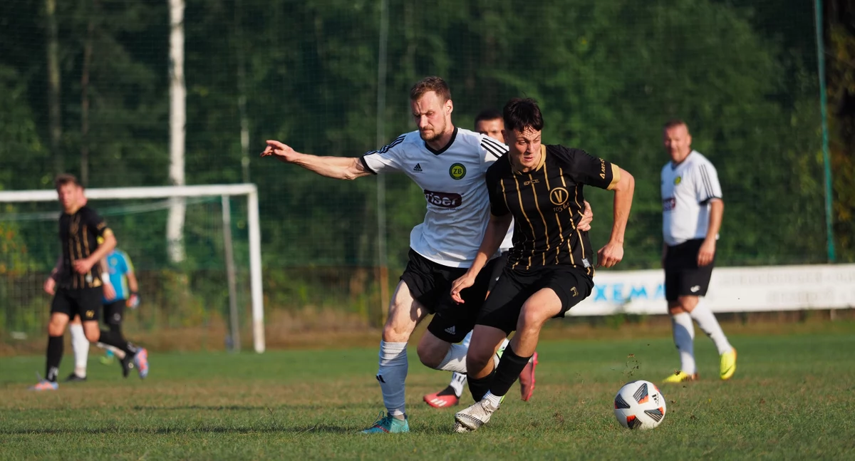 Piłka nożna, Pucharowe Derby Zgody Byczyna - zdjęcie, fotografia