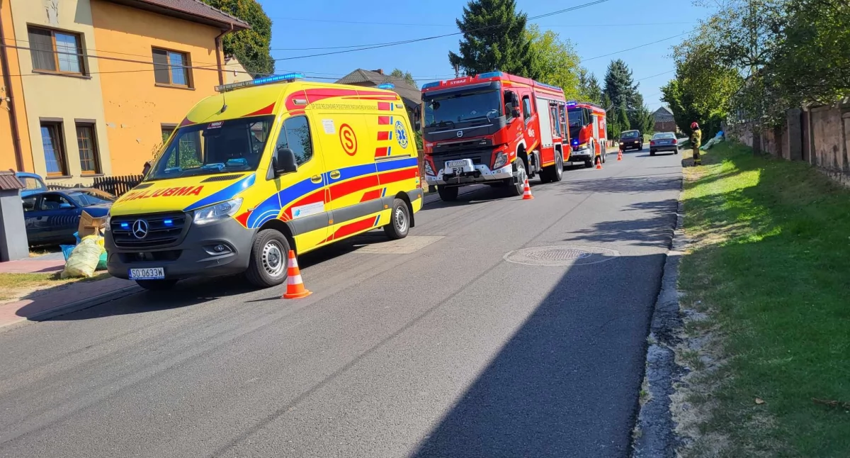 Pożary - Straż Pożarna, Szlifierka wciągnęła place Interwencja służb Ciężkowicach - zdjęcie, fotografia