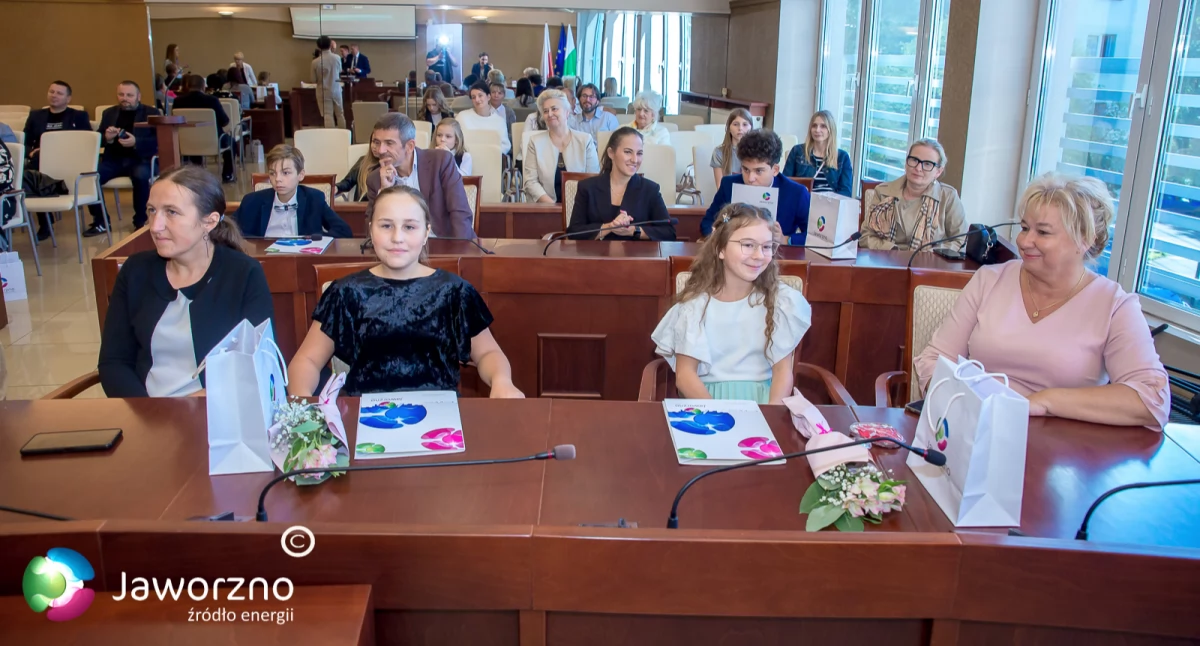 Życie miasta, Stypendia najlepszych uczniów szkolny 2024/2025 przyznane - zdjęcie, fotografia