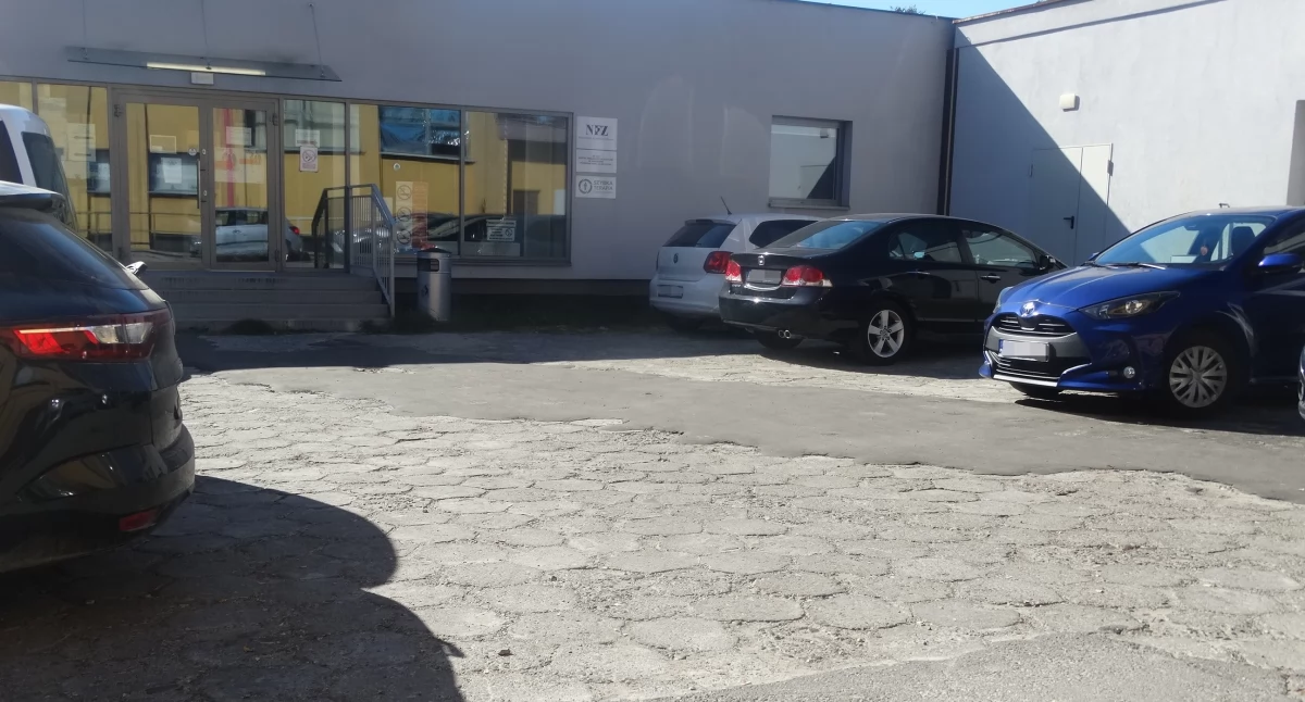 Parking obok Przychodni Przyszpitalnej