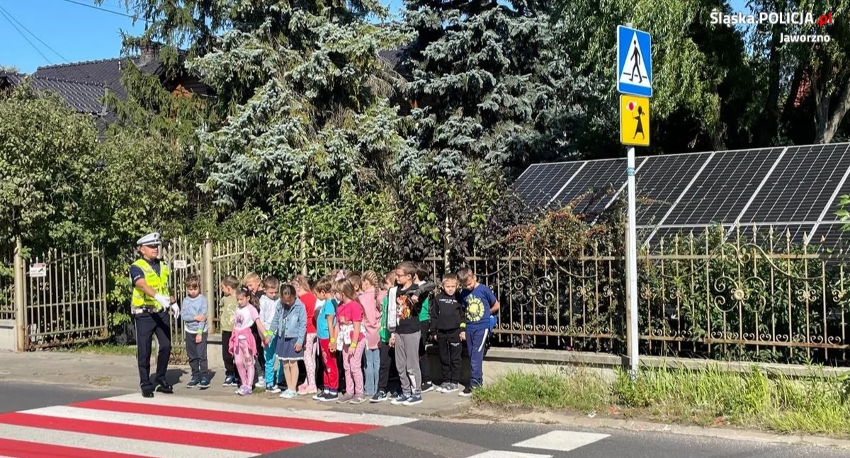 Komunikaty Policja, Policyjna akcja Zwalniaj szkołach Jaworznie - zdjęcie, fotografia