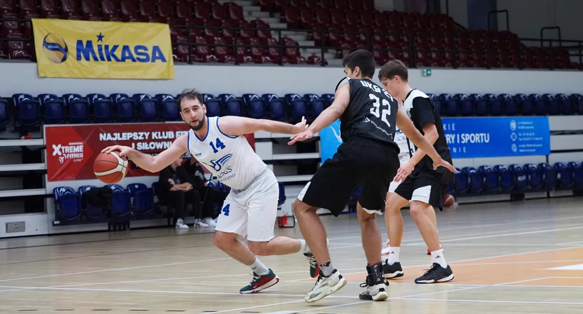 Sporty inne, Koszykówka pierwsza kolejka MCKiS Jaworzno - zdjęcie, fotografia