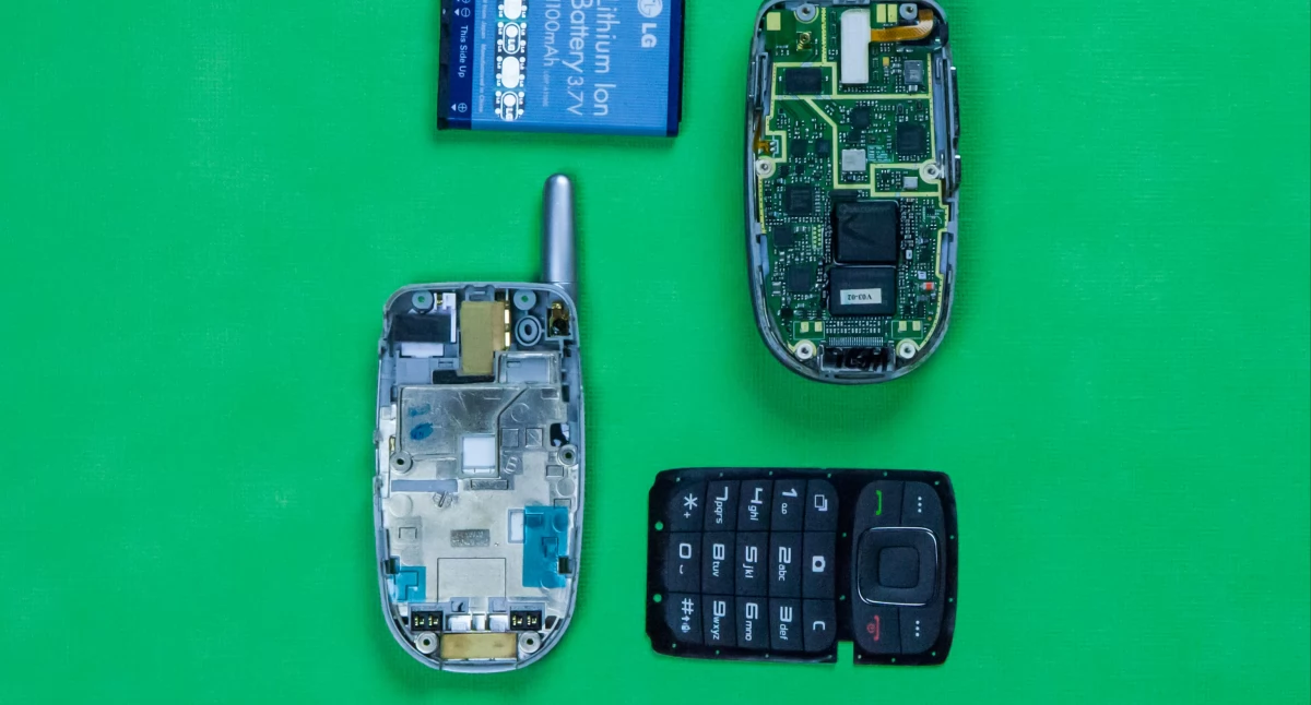 Informator / Materiały zewnętrzne , zrobić starym zużytym sprzętem elektronicznym - zdjęcie, fotografia