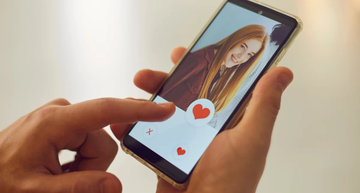 Informator / Materiały zewnętrzne , warto szukać partnerki przez internet - zdjęcie, fotografia