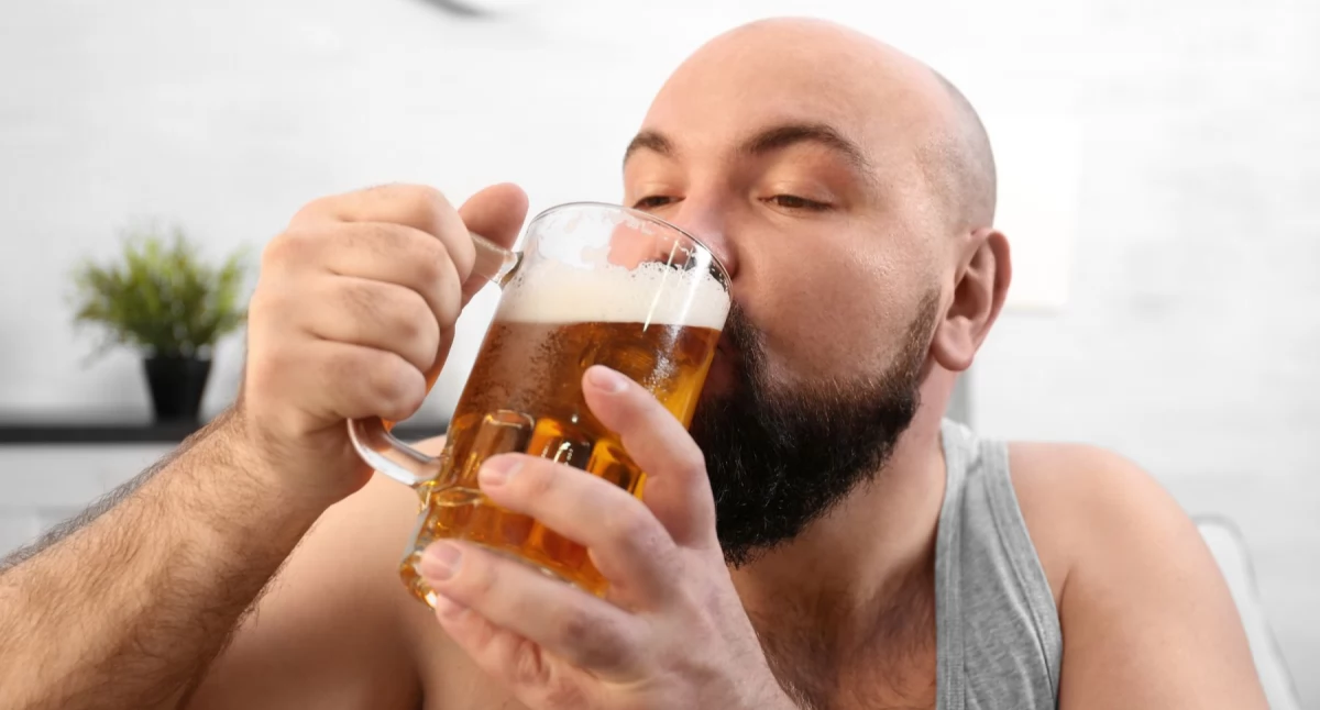 Ludzie, Polacy codziennie wypijają hektolitry Kupujemy alkohol - zdjęcie, fotografia