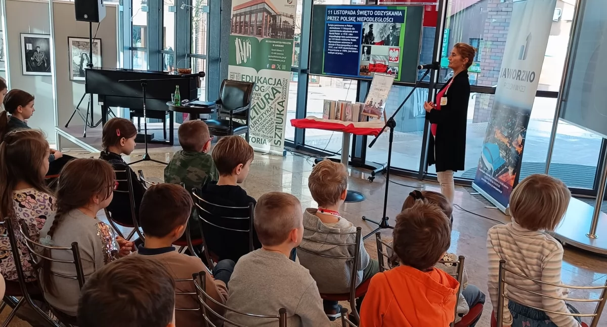 Życie miasta, „Cała Polska Czyta Dzieciom” teksty patriotyczne felietonach Sokół - zdjęcie, fotografia