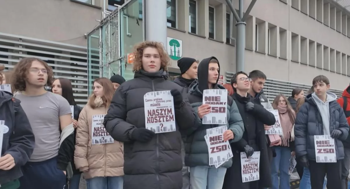 Edukacja, Protest rodziców Bojkot zebrań związku planami likwidacji szkoły - zdjęcie, fotografia