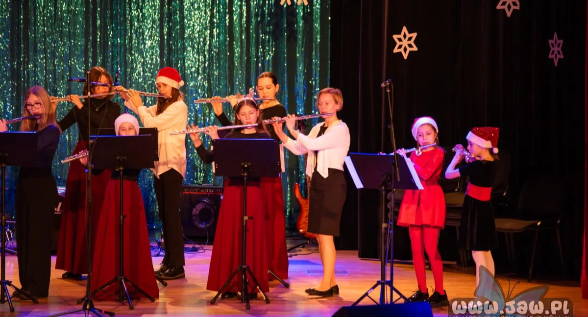 Kącik kulturalny, Świąteczny koncert jaworznickiej szkoły muzycznej Młodzieżowego Kultury - zdjęcie, fotografia
