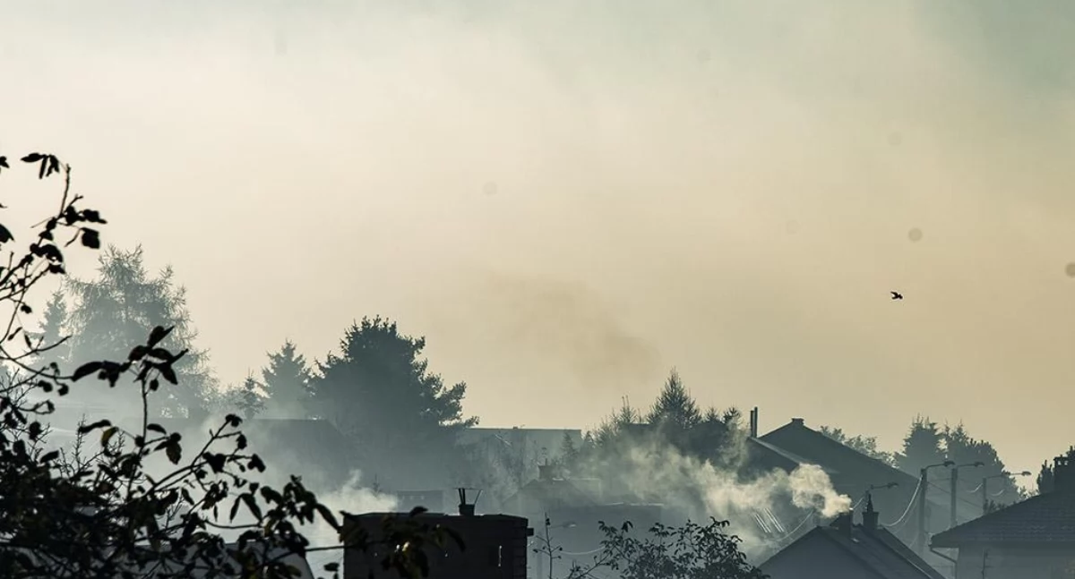 Życie miasta, Alert ostrzega przed smogiem jakość powietrza grudnia - zdjęcie, fotografia