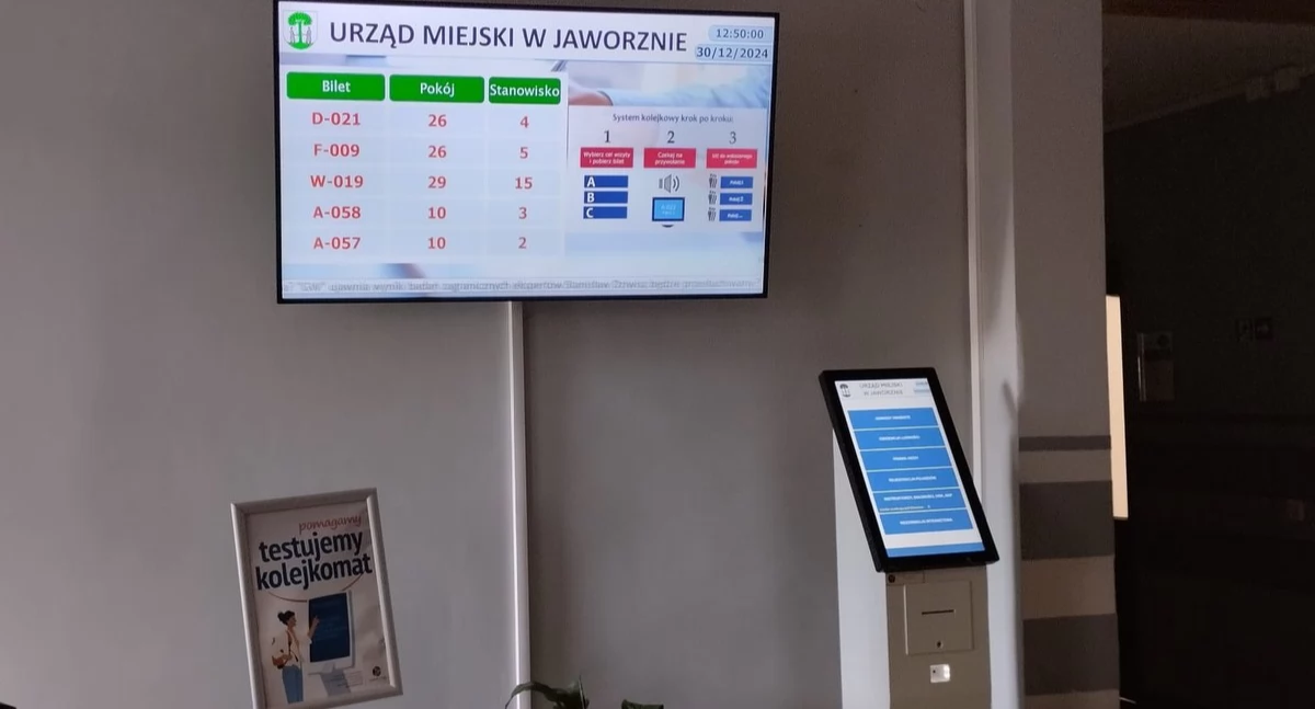 Życie miasta, Kolejkomat Urzędzie Miejskim Jaworznie - zdjęcie, fotografia
