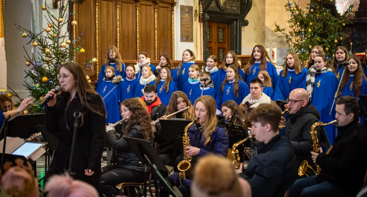 Kącik kulturalny, Piękny świąteczny koncert Zadyrygowanych - zdjęcie, fotografia