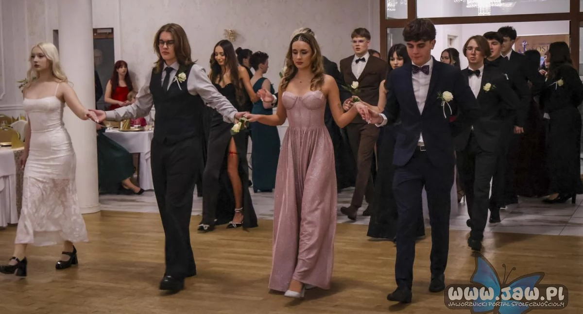 Edukacja, Wspaniała zabawa Sosiną studniówka Liceum Ogólnokształcącego Jaworznie - zdjęcie, fotografia