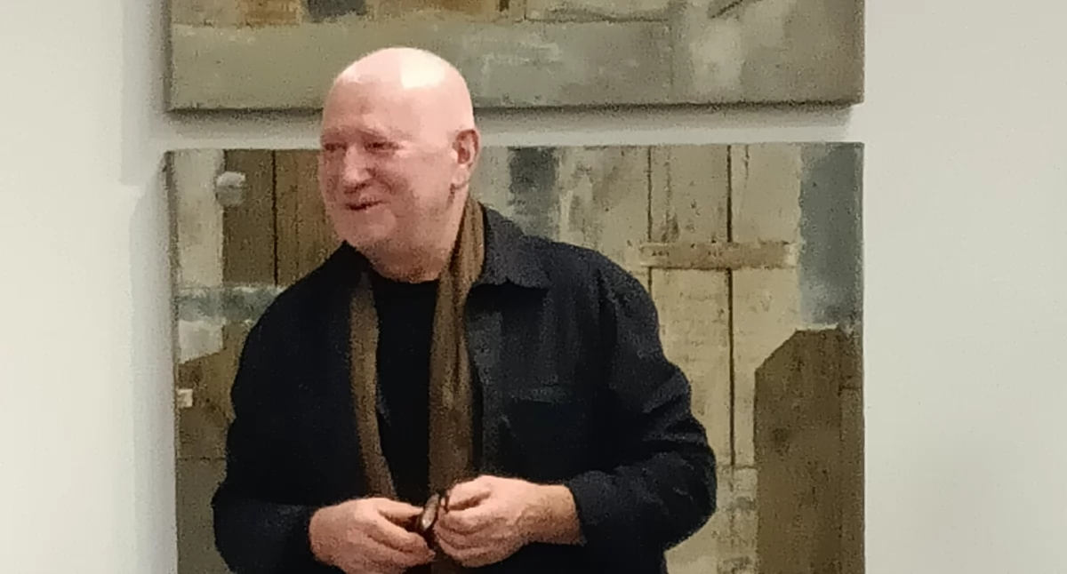 Kącik kulturalny, Uśmiechnięty artysta - zdjęcie, fotografia