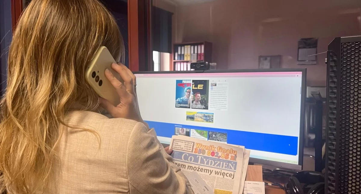 Ludzie, Praca SPRZEDAWCA HANDLOWIEC portalu - zdjęcie, fotografia