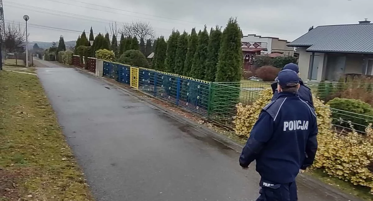 Życie miasta, Policjanci kontrolowali ogródki działkowe - zdjęcie, fotografia