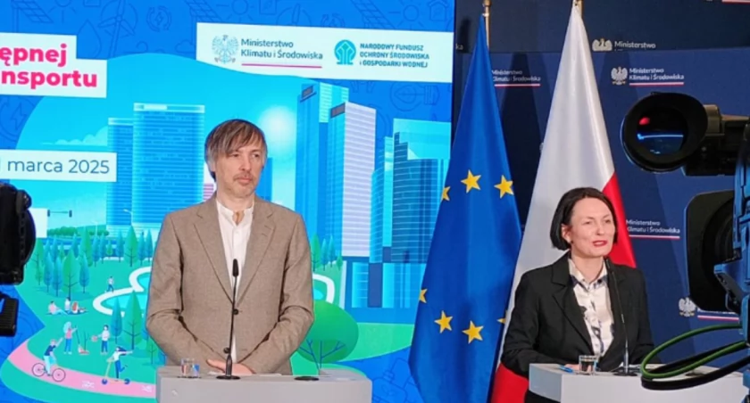 Na zdjęciu: Krzysztof Bolesta, wiceminister klimatu i środowiska oraz Dorota Zawadzka-Stępniak, prezes NFOŚiGW /fot. gov.pl