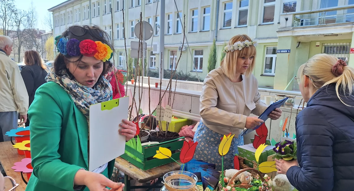 Życie miasta, Piknik wiosenny „Płaszczką” - zdjęcie, fotografia