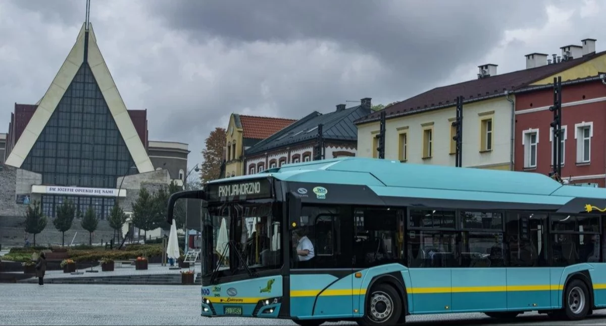 Życie miasta, Jaworzno sezonowa linia działa - zdjęcie, fotografia
