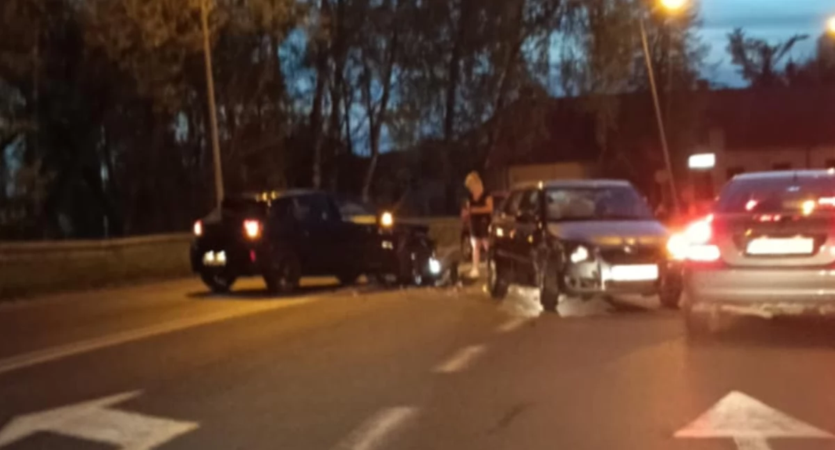 Komunikaty Policja, Mieszkanka Bierunia wymusiła pierwszeństwo uderzając jaworznianina Okazało podpity - zdjęcie, fotografia