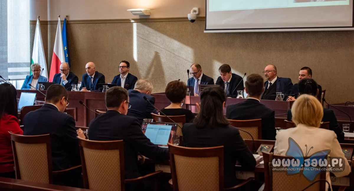 Życie miasta, Porządek obrad kwietniowej sesji Miejskiej większa dyscyplina czasowa podczas obrad - zdjęcie, fotografia