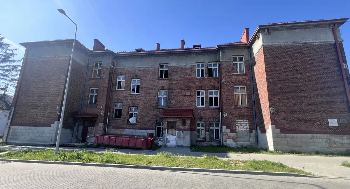 Życie miasta, Budynek Szkoły Podstawowej Jaworznie zmieni mieszkalny Inwestor ponownie złożył wniosek pozwolenia budowę - zdjęcie, fotografia