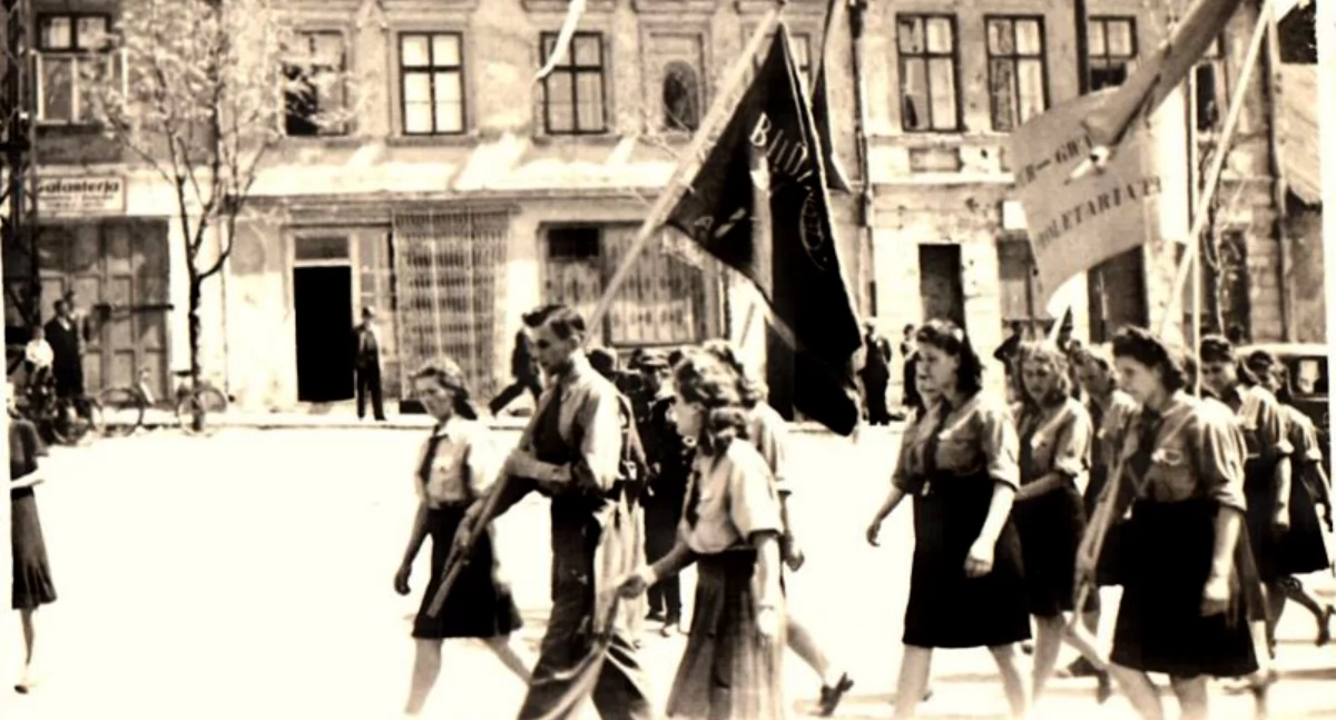 Pochód pierwszomajowy na jaworznickim rynku – rok 1946 (zbiory prywatne)