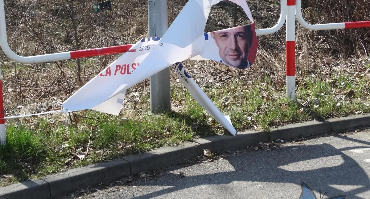 Życie miasta, Niszczenie plakatów wyborczych karalne przypomina policja - zdjęcie, fotografia