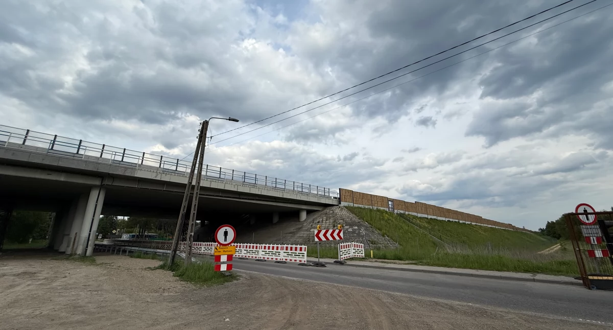 Komunikaty Policja, Zwłoki mężczyzny znalezione niedaleko autostrady może zaginiony - zdjęcie, fotografia
