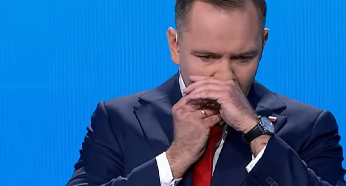 Debata Rafał Trzaskowski, Karol Nawrocki. Nietypowy gest Nawrockiego na wizji.  TVP