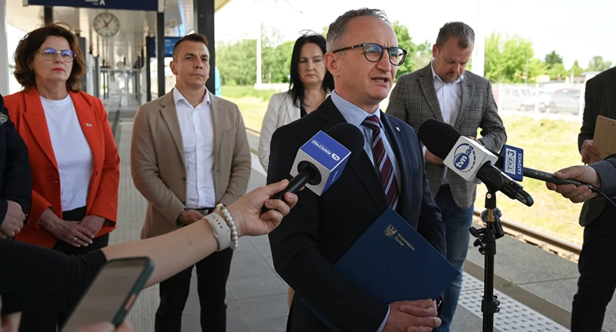 Życie miasta, Bezpośrednie pociągi Kolei Śląskich Częstochowy Krakowa sierpnia czwarta grudnia - zdjęcie, fotografia