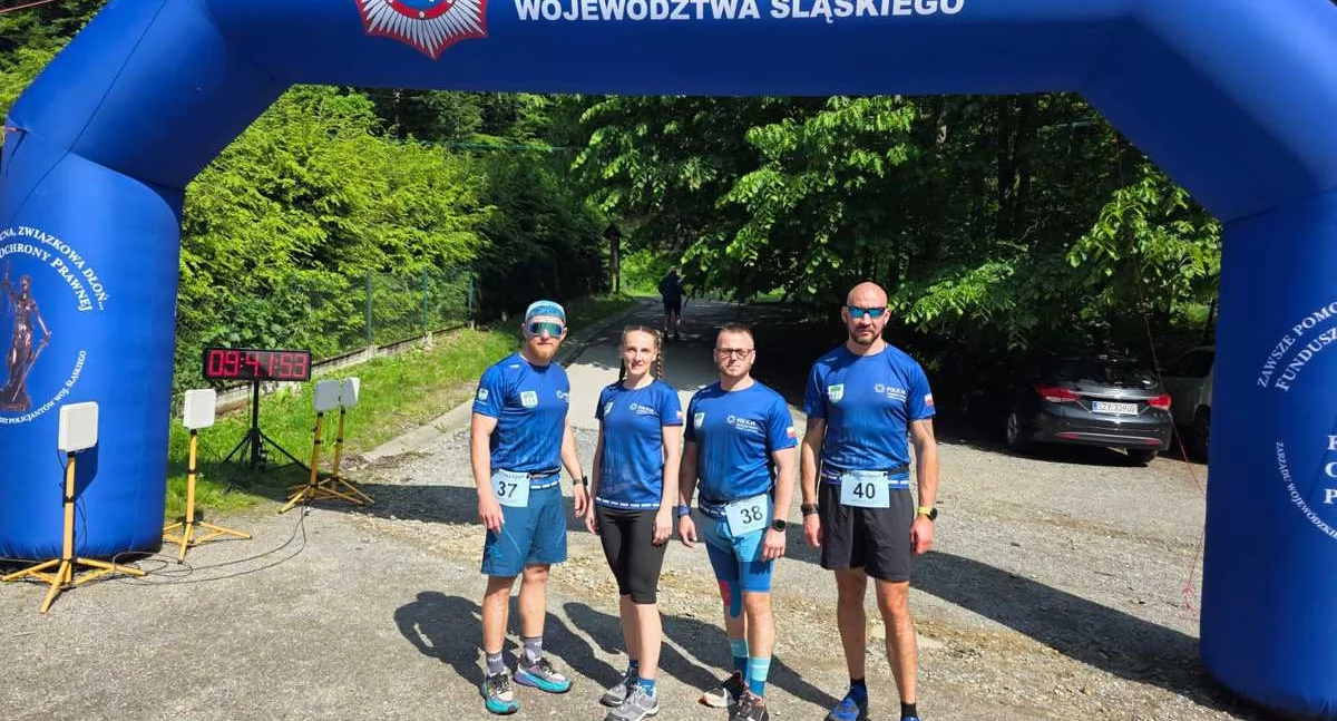 Życie miasta, Jaworzniccy policjanci starcie Wojewódzkiego Półmaratonu Górskiego - zdjęcie, fotografia
