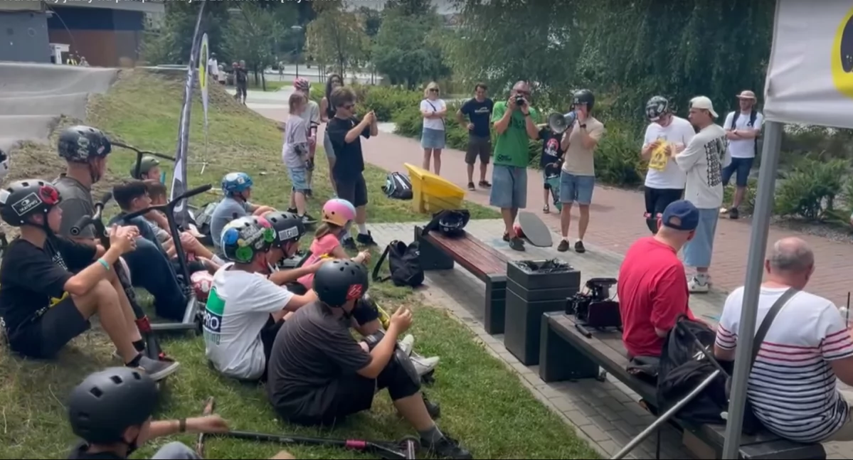 Rozrywka, Pumptrack znów grze! Sportowe warsztaty wracają Jaworzna - zdjęcie, fotografia