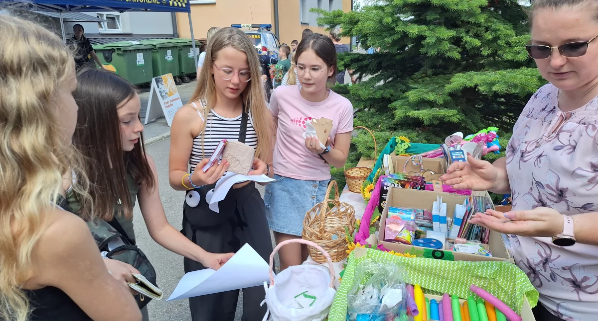Życie miasta, Festyn Rodzinny Szkole Podstawowej - zdjęcie, fotografia