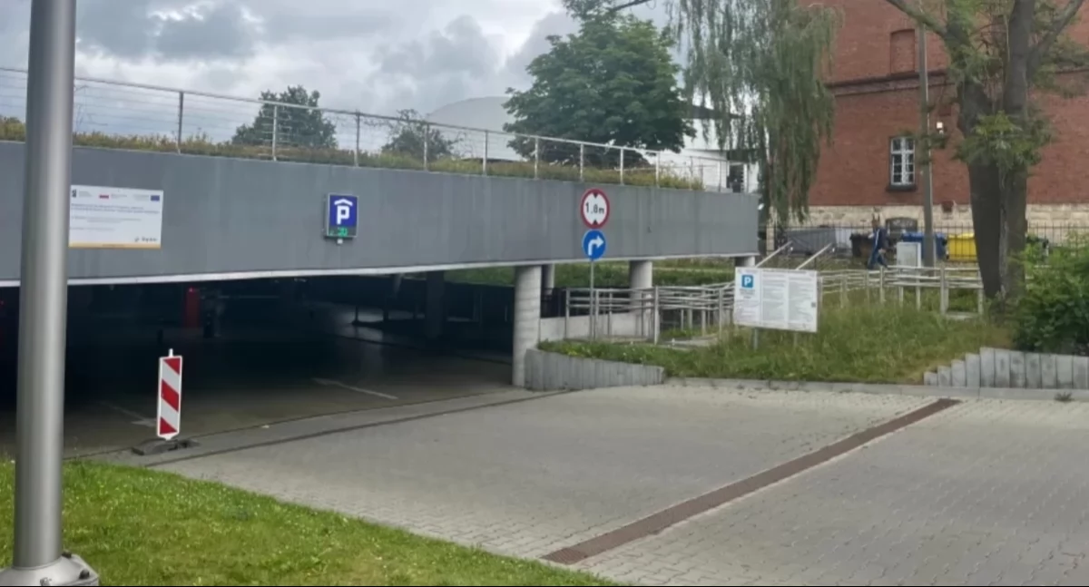 Drogi Jaworzno, Awaria parkingu można parkować - zdjęcie, fotografia
