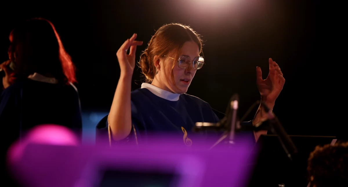 Kącik kulturalny, Koncert Zadyrygowanych ATElier Kultury magia dźwięków filmowych emocji - zdjęcie, fotografia