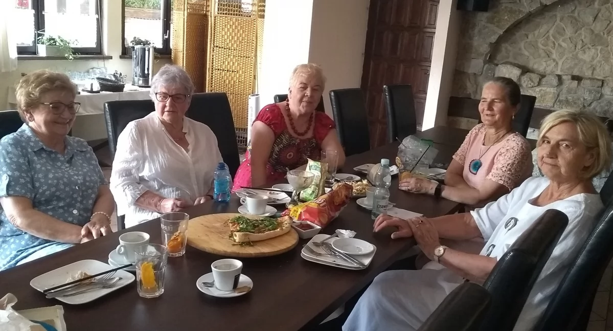Życie miasta, Przywitanie truskawki - zdjęcie, fotografia
