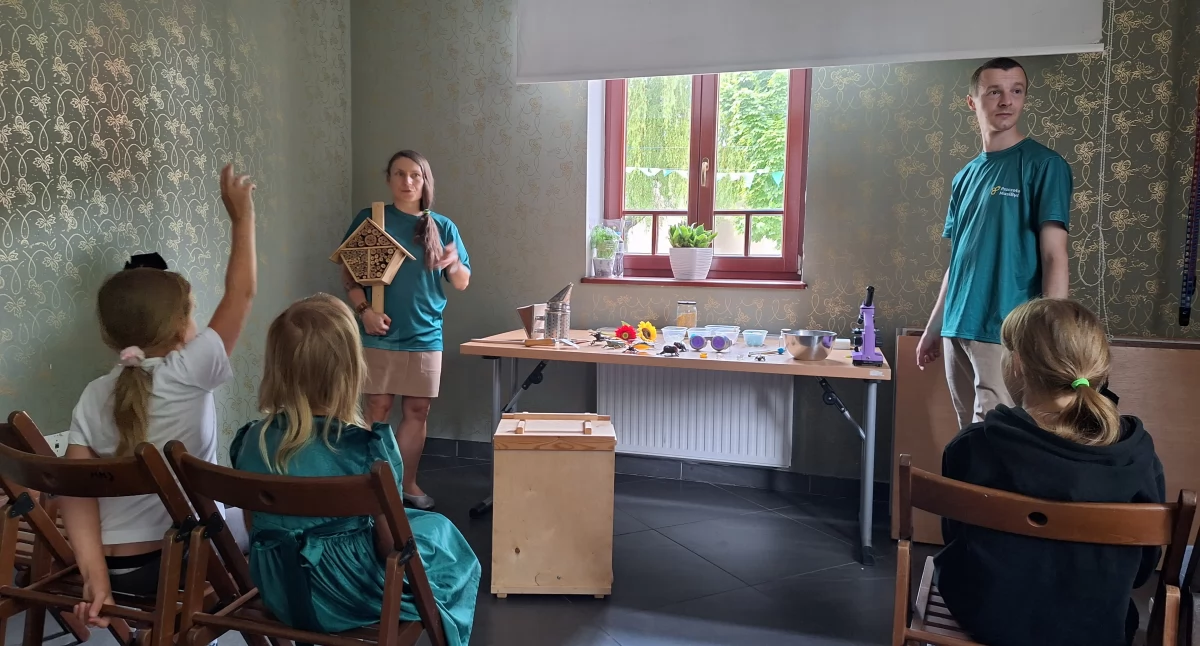 Życie miasta, Szósty zmysł pszczoły - zdjęcie, fotografia