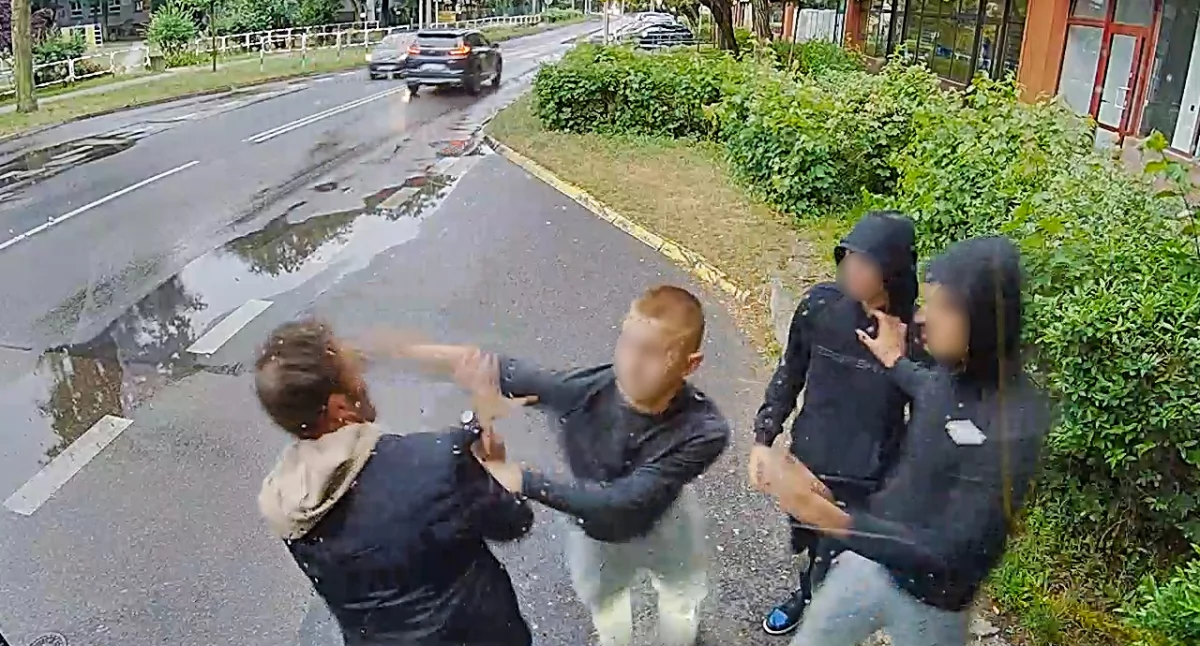 Życie miasta, Oświadczenie przewoźnika brutalnym pobiciu przystanku Matejki - zdjęcie, fotografia