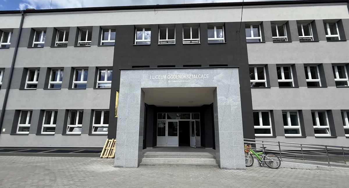 Edukacja, Utworzono pierwszych szkołach ponadpodstawowych - zdjęcie, fotografia