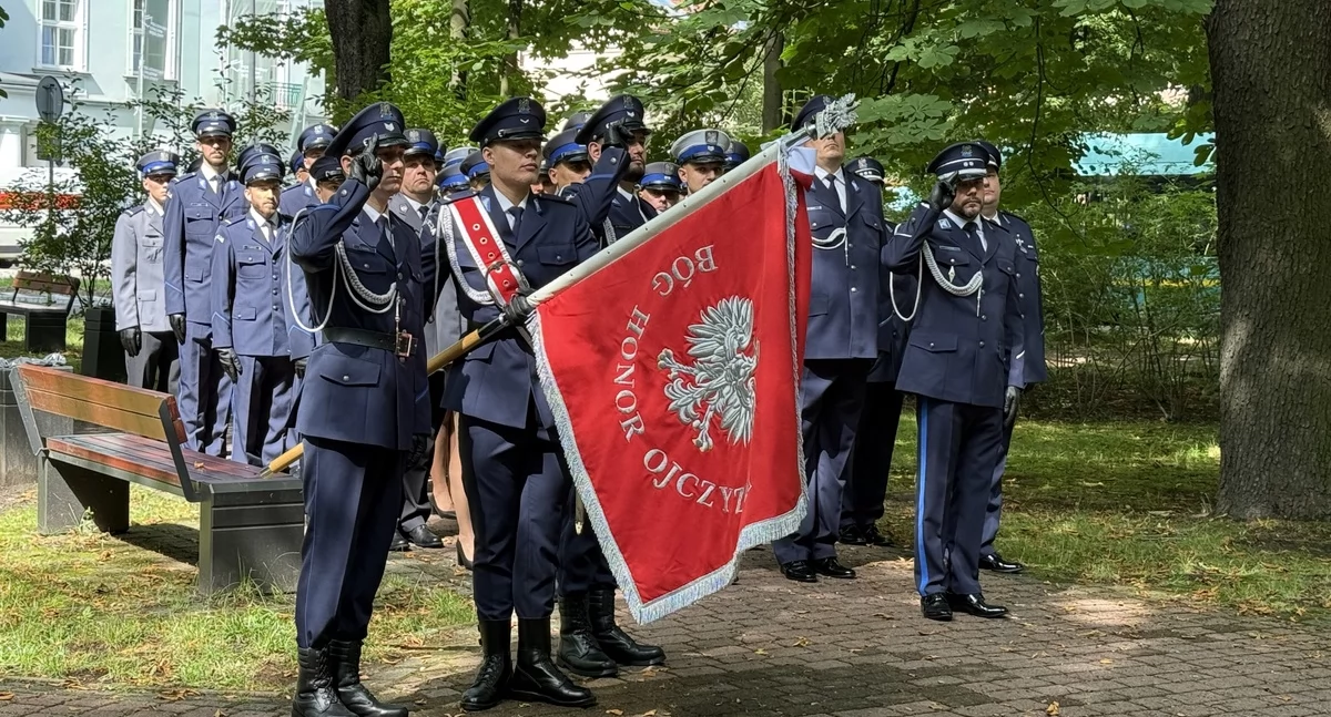 Komunikaty Policja, Dziękujemy służbę życzenia okazji Święta Policji - zdjęcie, fotografia