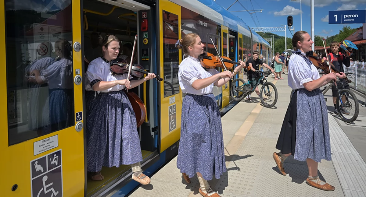 Życie miasta, Kolej Folklor Kolejami Śląskimi Tydzień Kultury Beskidzkiej - zdjęcie, fotografia