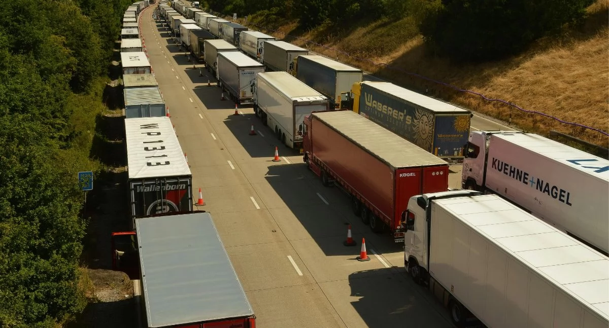 Informator / Materiały zewnętrzne , Bezpieczeństwo przede wszystkim prawidłowo zabezpieczyć ładunek kontenerze transportu drogowego - zdjęcie, fotografia