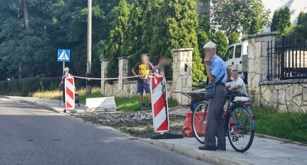 List, redakcji końcu pozytywnego naprawili kostkę Paderewskiego” - zdjęcie, fotografia