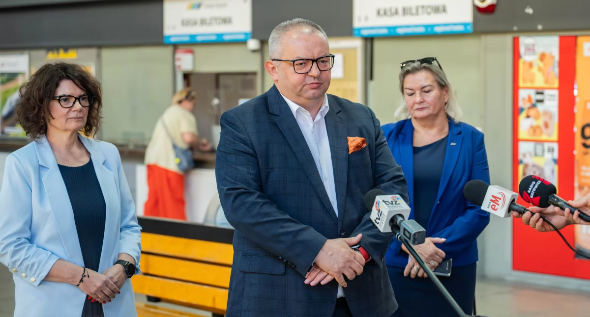 Życie miasta, zabrzańskim dworcu Koleje Śląskie Intercity łączą siły - zdjęcie, fotografia